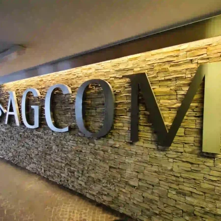 Nuove Regole per la Verifica della Maggiore Età degli Utenti Online: L’Intervento di Agcom
